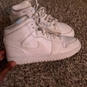 Air Jordan 1 size 5 youth